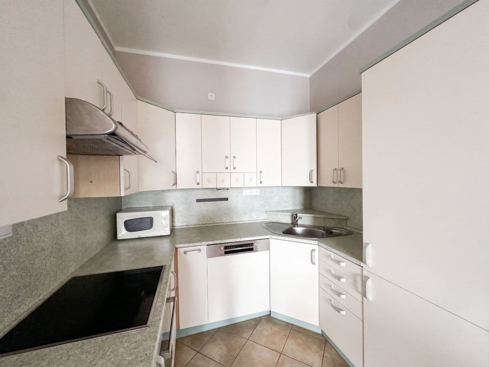 Pronájem bytu 3+kk 84 m², Lomená, Zbuzany, Středočeský kraj Pronájem bytu 3+kk 84 m², Lomená, Zbuzany, Středočeský kraj