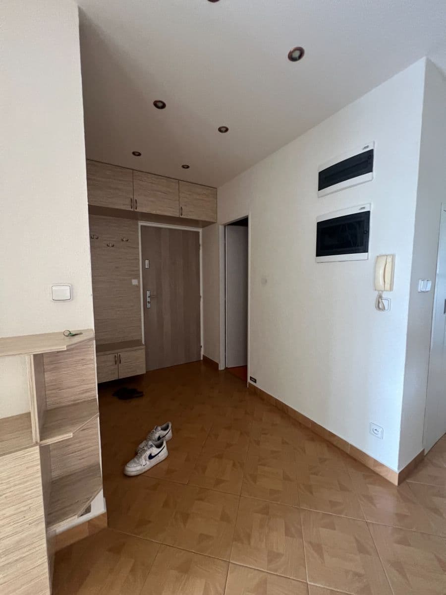 Pronájem bytu 2+1 64 m², Gagarinova, Karlovy Vary, Karlovarský kraj Pronájem bytu 2+1 64 m², Gagarinova, Karlovy Vary, Karlovarský kraj