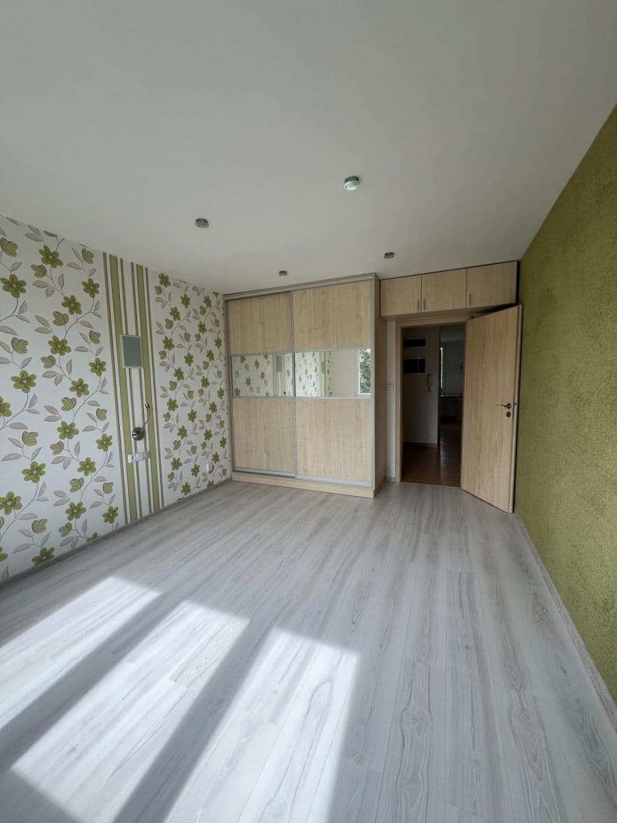 Pronájem bytu 2+1 64 m², Gagarinova, Karlovy Vary, Karlovarský kraj Pronájem bytu 2+1 64 m², Gagarinova, Karlovy Vary, Karlovarský kraj