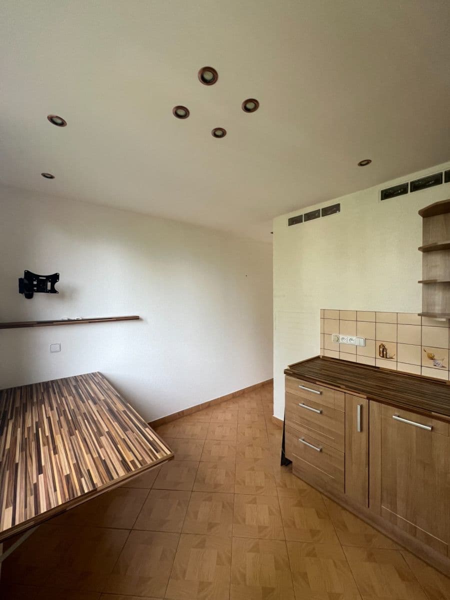 Pronájem bytu 2+1 64 m², Gagarinova, Karlovy Vary, Karlovarský kraj Pronájem bytu 2+1 64 m², Gagarinova, Karlovy Vary, Karlovarský kraj