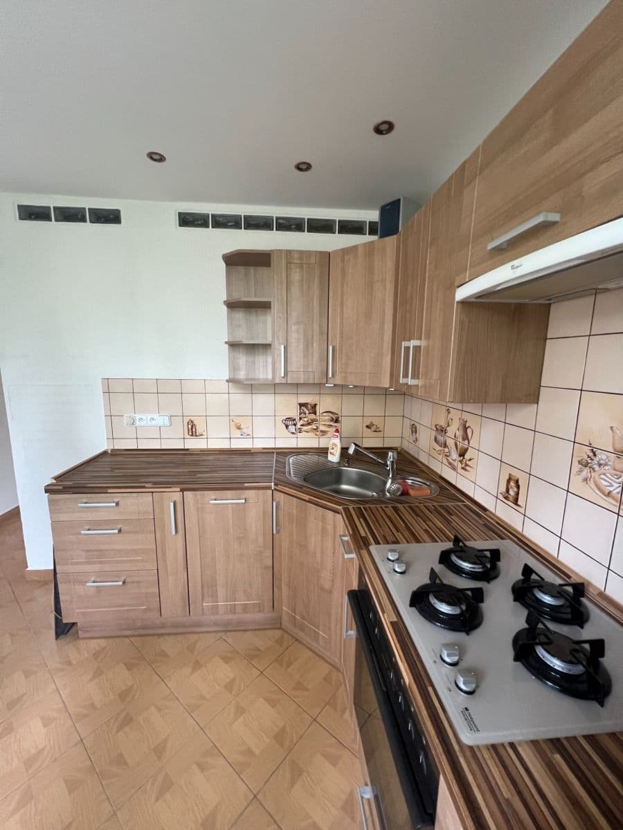 Pronájem bytu 2+1 64 m², Gagarinova, Karlovy Vary, Karlovarský kraj Pronájem bytu 2+1 64 m², Gagarinova, Karlovy Vary, Karlovarský kraj