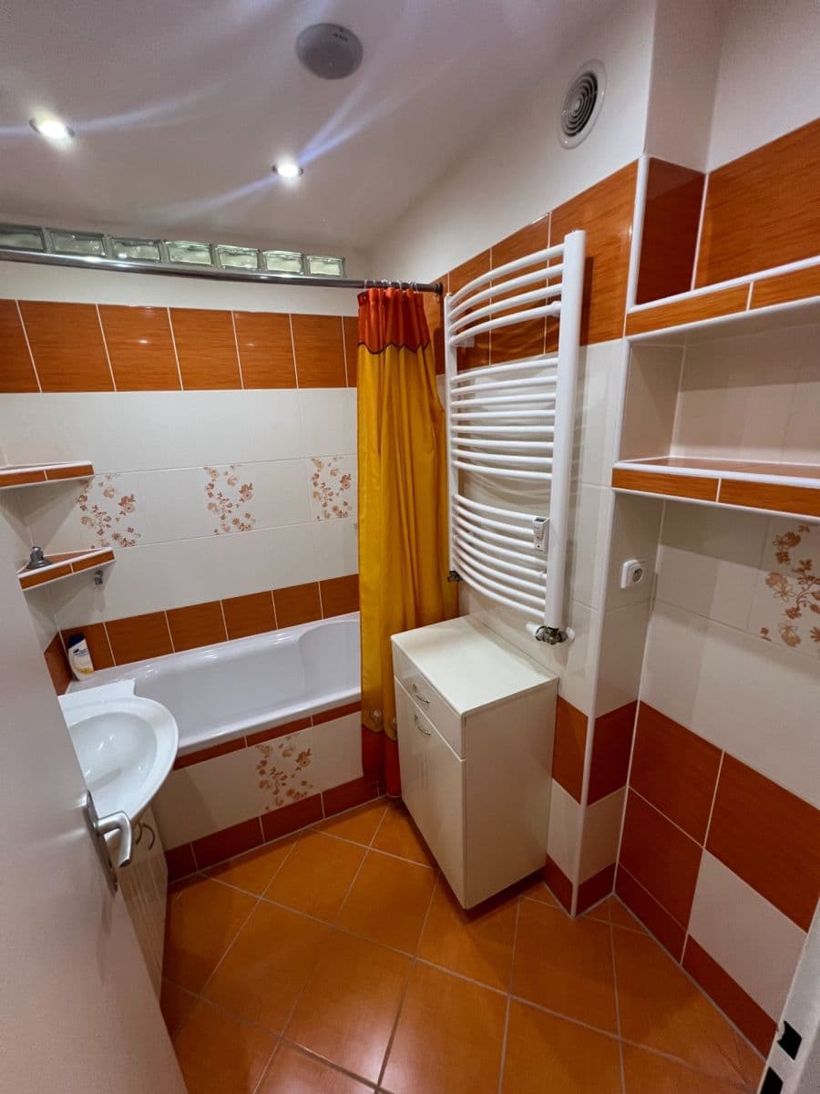 Pronájem bytu 2+1 64 m², Gagarinova, Karlovy Vary, Karlovarský kraj Pronájem bytu 2+1 64 m², Gagarinova, Karlovy Vary, Karlovarský kraj