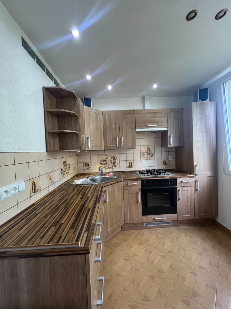 Pronájem bytu 2+1 64 m², Gagarinova, Karlovy Vary, Karlovarský kraj Pronájem bytu 2+1 64 m², Gagarinova, Karlovy Vary, Karlovarský kraj