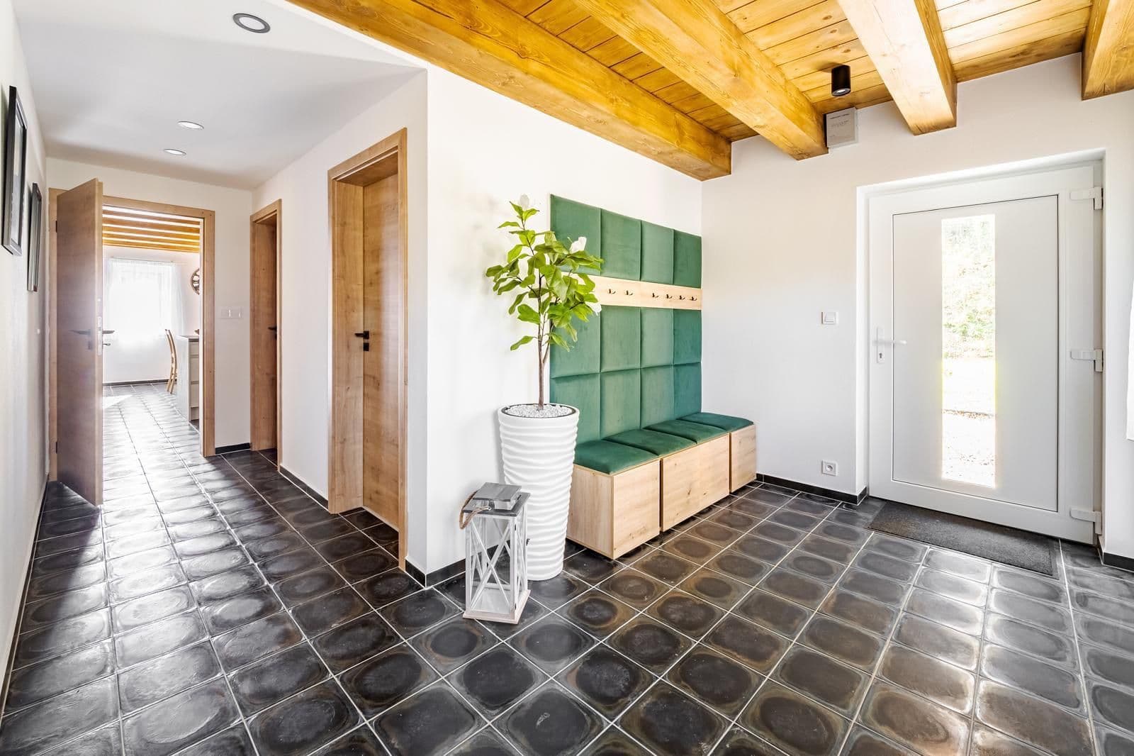 Prodej domu 154 m², pozemek 1.300 m², Horní Planá, Jihočeský kraj Prodej domu 154 m², pozemek 1.300 m², Horní Planá, Jihočeský kraj