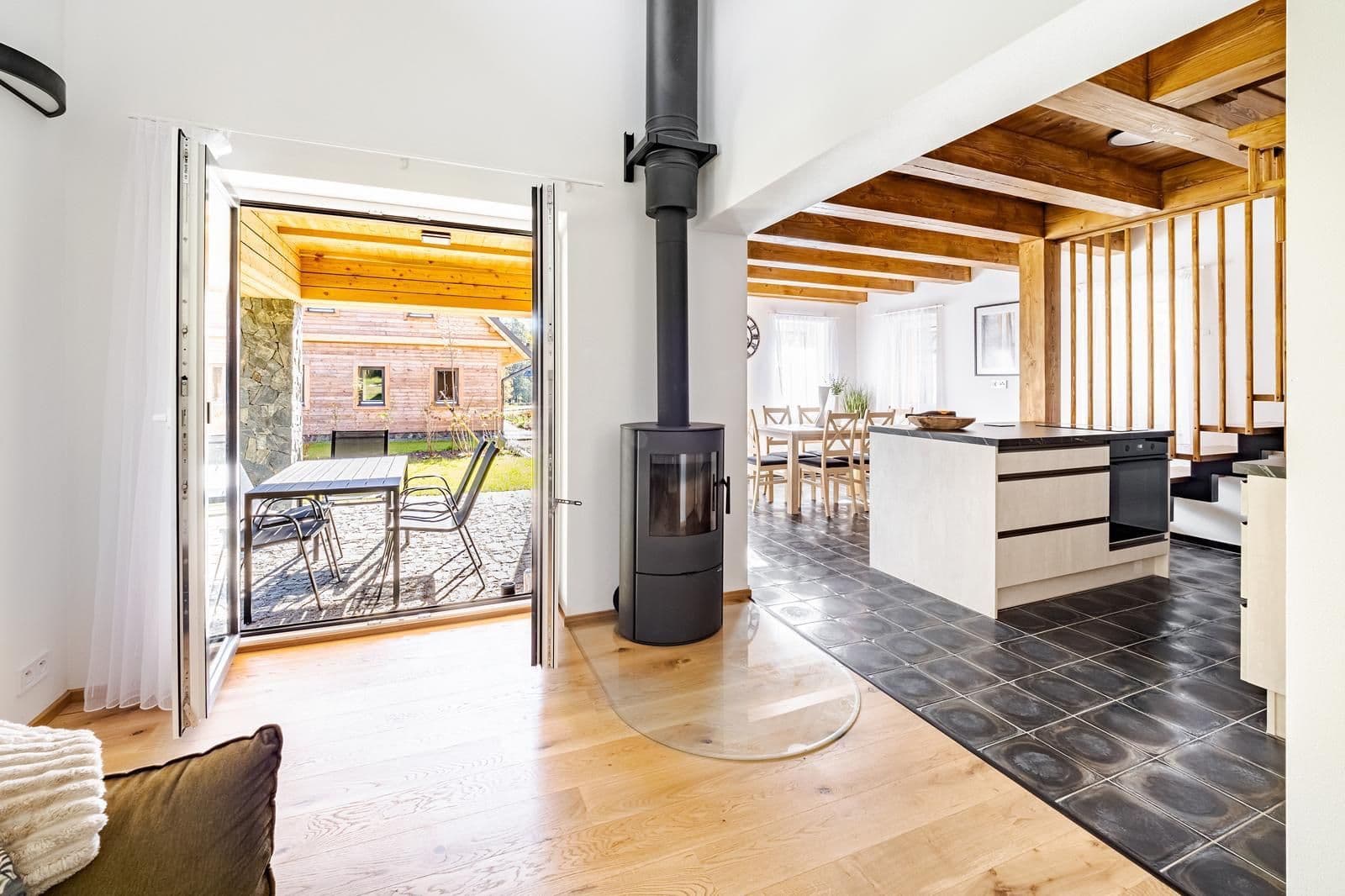 Prodej domu 154 m², pozemek 1.300 m², Horní Planá, Jihočeský kraj Prodej domu 154 m², pozemek 1.300 m², Horní Planá, Jihočeský kraj