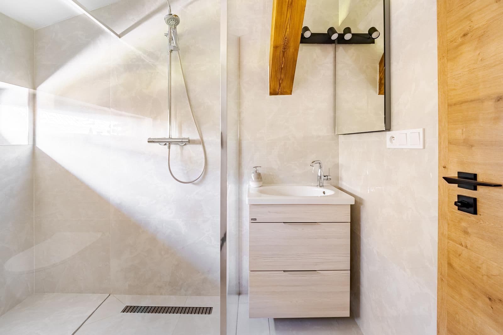 Prodej domu 154 m², pozemek 1.300 m², Horní Planá, Jihočeský kraj Prodej domu 154 m², pozemek 1.300 m², Horní Planá, Jihočeský kraj