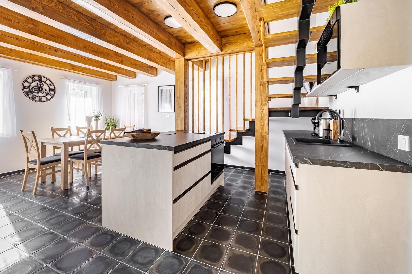 Prodej domu 154 m², pozemek 1.300 m², Horní Planá, Jihočeský kraj Prodej domu 154 m², pozemek 1.300 m², Horní Planá, Jihočeský kraj