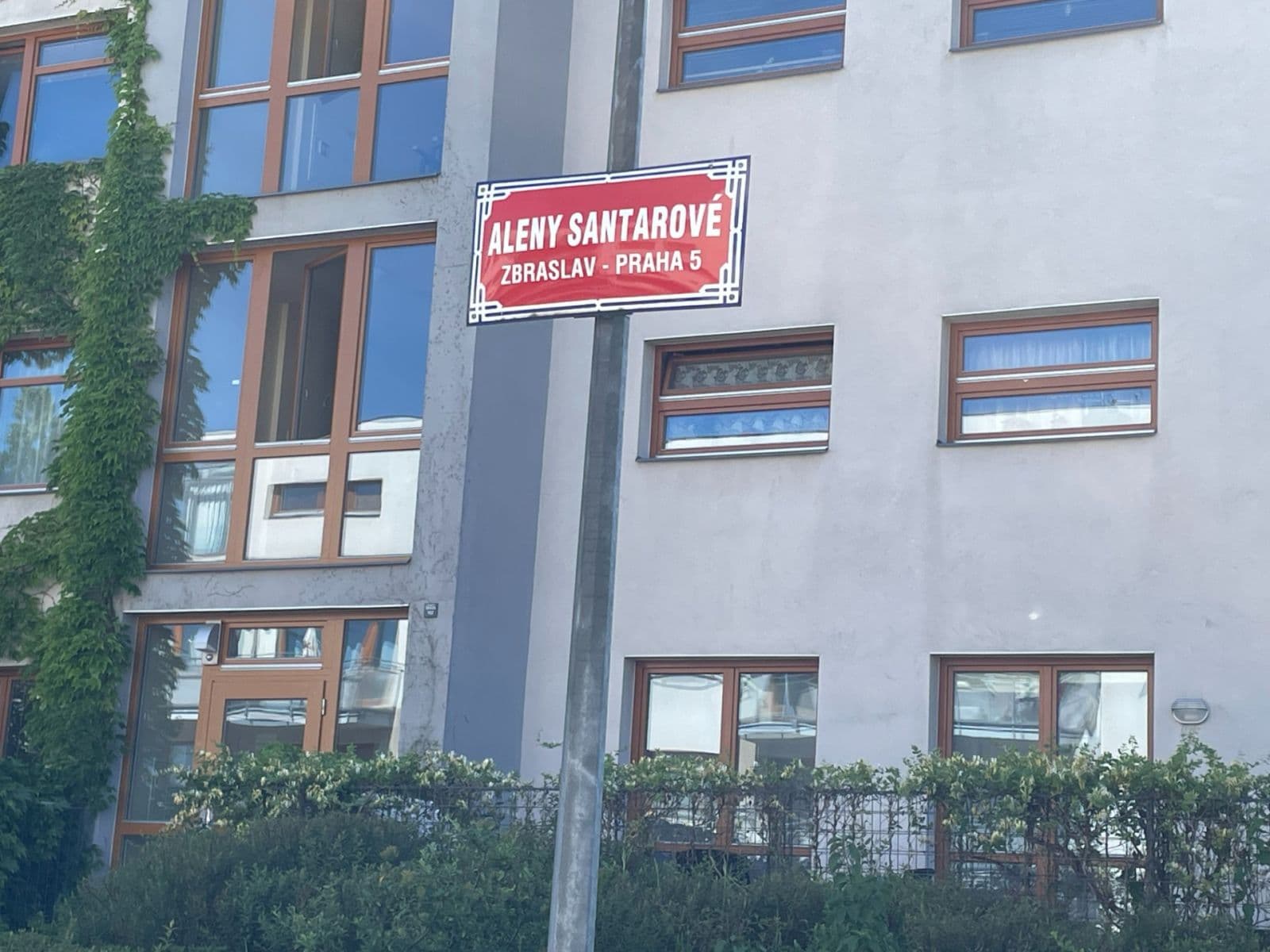 Pronájem garáže 11 m², Aleny Santarové, Praha, Praha Pronájem garáže 11 m², Aleny Santarové, Praha, Praha