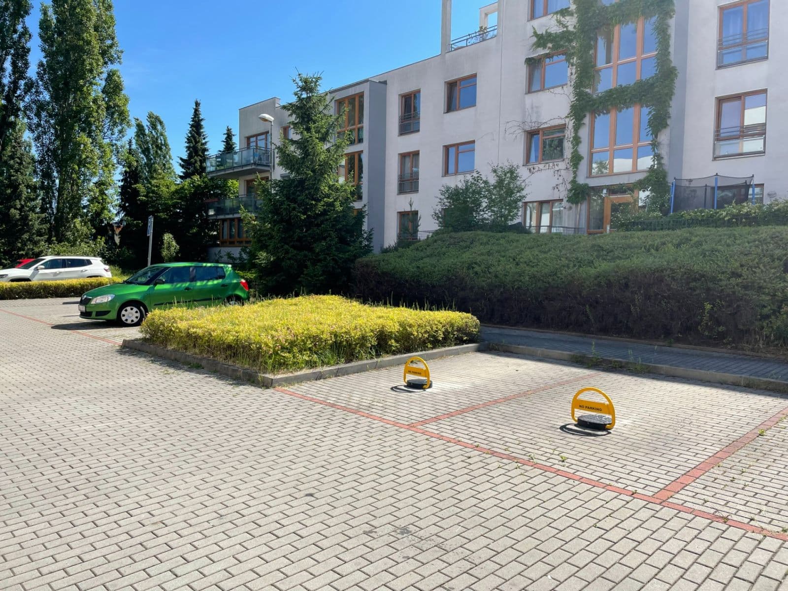 Pronájem garáže 11 m², Aleny Santarové, Praha, Praha Pronájem garáže 11 m², Aleny Santarové, Praha, Praha