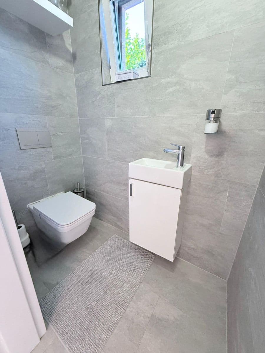 Prodej domu 108 m², pozemek 190 m², Dolní Kasárna, Klecany, Středočeský kraj Prodej domu 108 m², pozemek 190 m², Dolní Kasárna, Klecany, Středočeský kraj