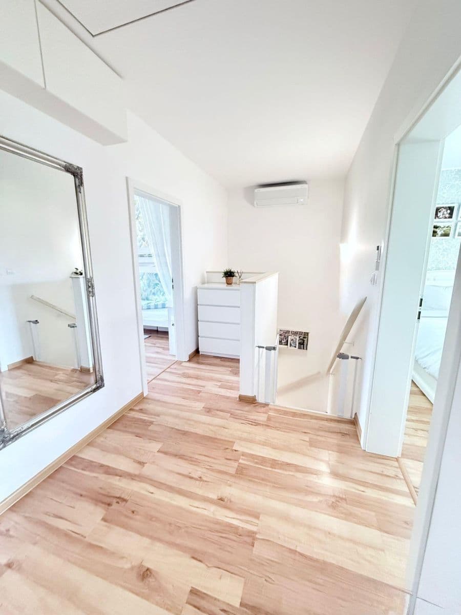 Prodej domu 108 m², pozemek 190 m², Dolní Kasárna, Klecany, Středočeský kraj Prodej domu 108 m², pozemek 190 m², Dolní Kasárna, Klecany, Středočeský kraj