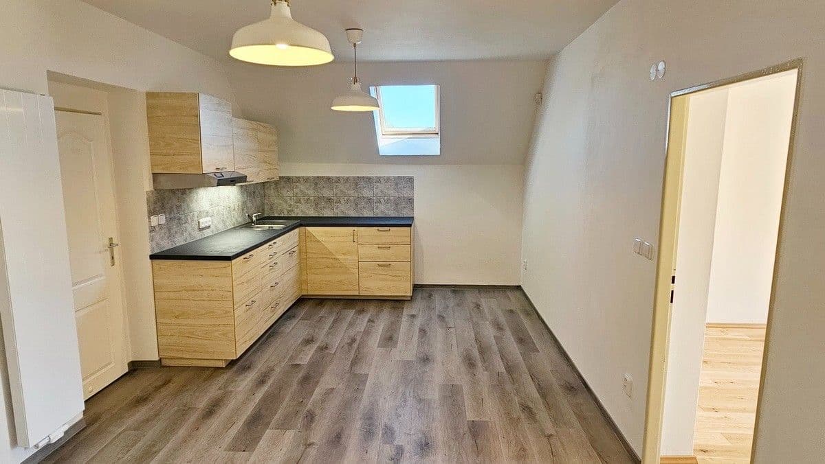 Pronájem bytu 2+1 64 m², Hostinského, Praha, Praha Pronájem bytu 2+1 64 m², Hostinského, Praha, Praha