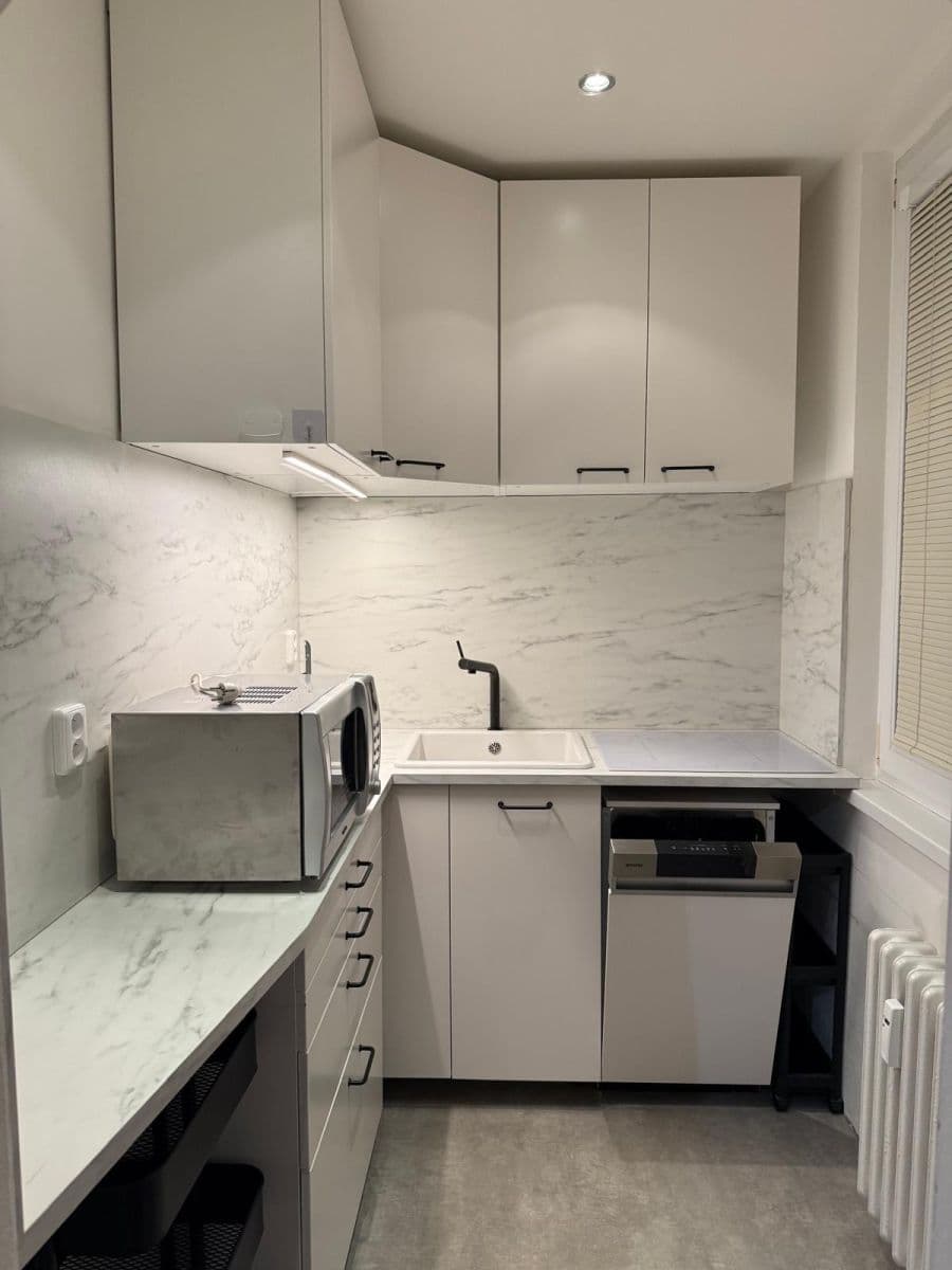Pronájem bytu 1+kk 31 m², Brodského, Praha, Praha Pronájem bytu 1+kk 31 m², Brodského, Praha, Praha
