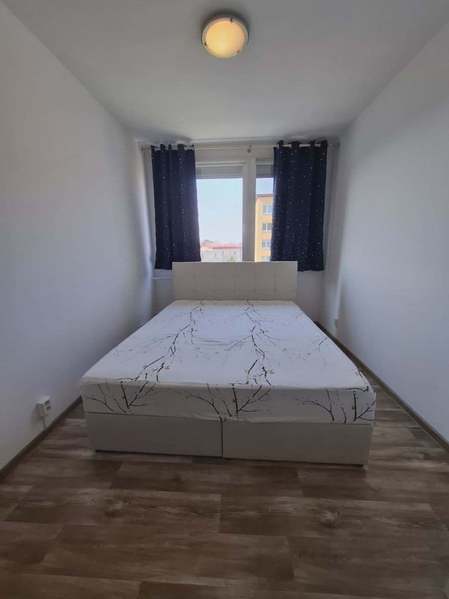 Pronájem bytu 2+kk 44 m², Vlasákova, Mělník, Středočeský kraj Pronájem bytu 2+kk 44 m², Vlasákova, Mělník, Středočeský kraj