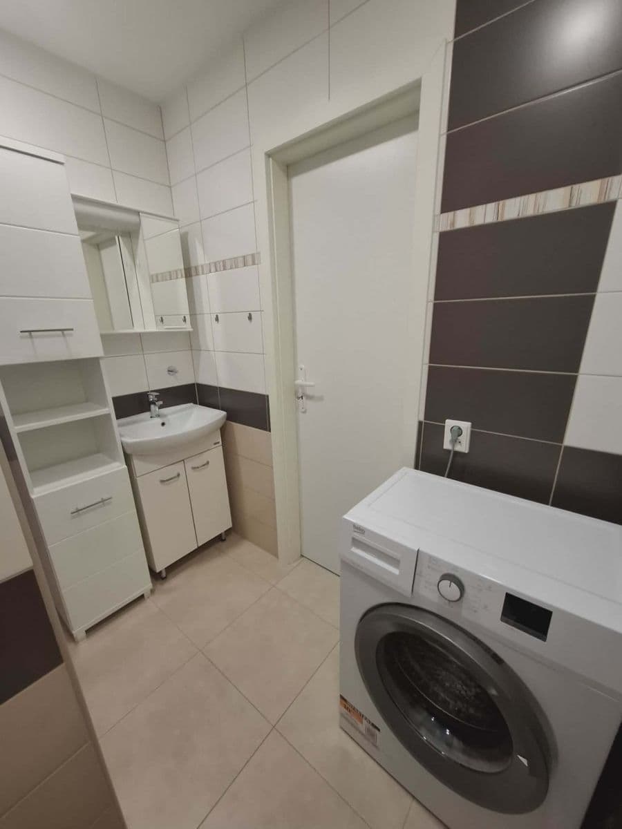 Pronájem bytu 2+kk 44 m², Vlasákova, Mělník, Středočeský kraj Pronájem bytu 2+kk 44 m², Vlasákova, Mělník, Středočeský kraj