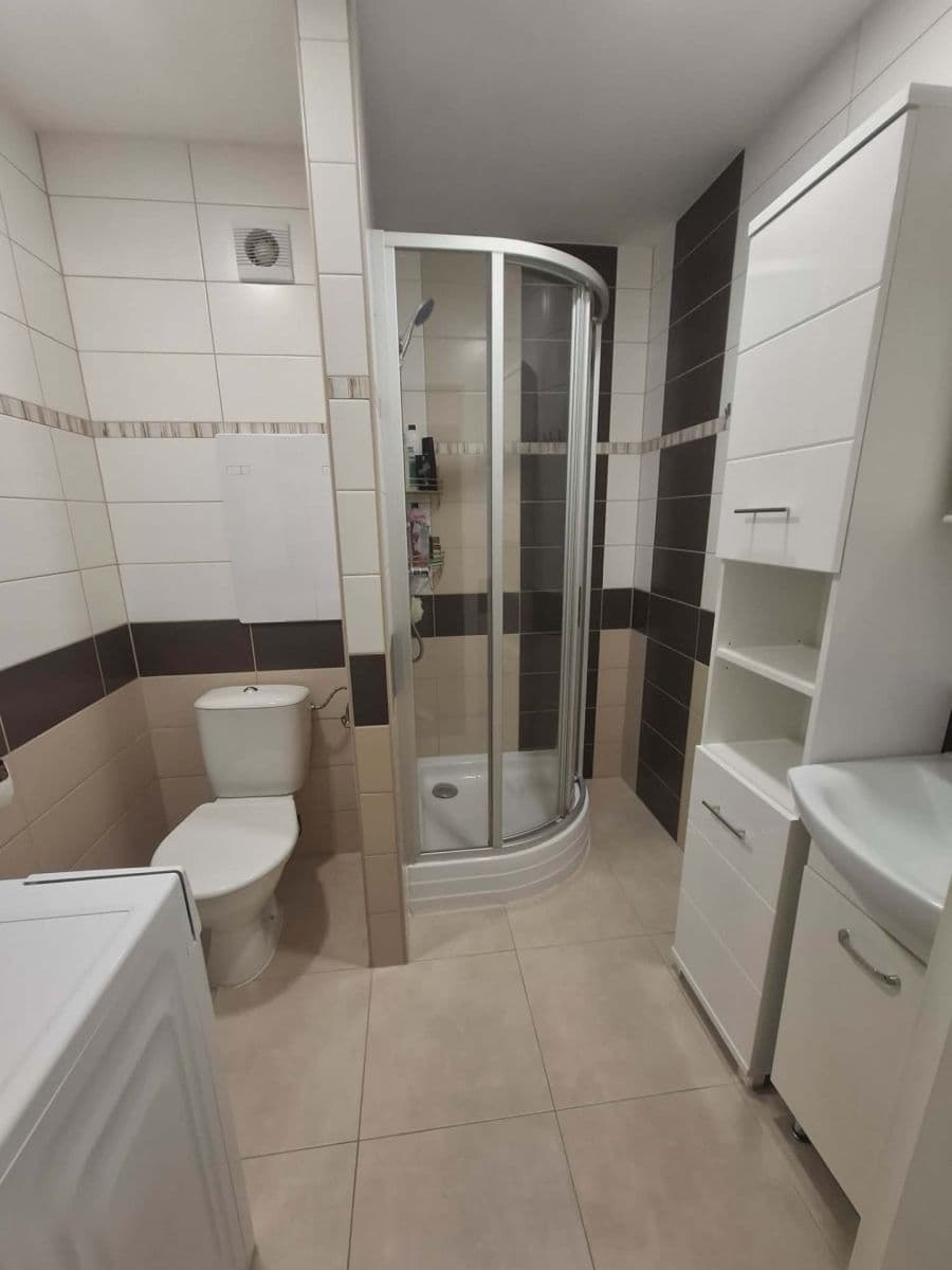 Pronájem bytu 2+kk 44 m², Vlasákova, Mělník, Středočeský kraj Pronájem bytu 2+kk 44 m², Vlasákova, Mělník, Středočeský kraj