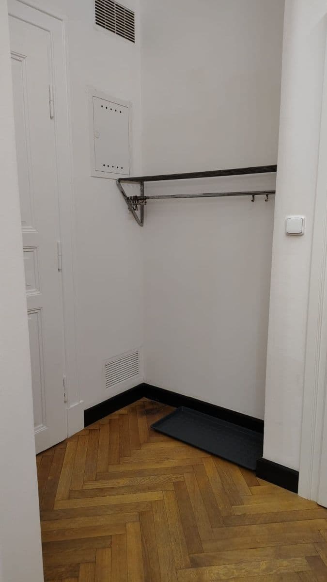 Pronájem bytu 1+1 32 m², Hálkova, Praha, Praha Pronájem bytu 1+1 32 m², Hálkova, Praha, Praha