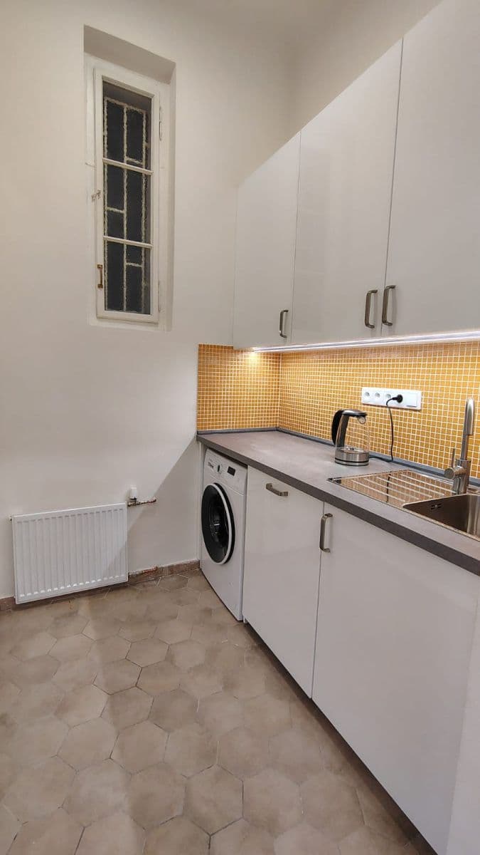 Pronájem bytu 1+1 32 m², Hálkova, Praha, Praha Pronájem bytu 1+1 32 m², Hálkova, Praha, Praha