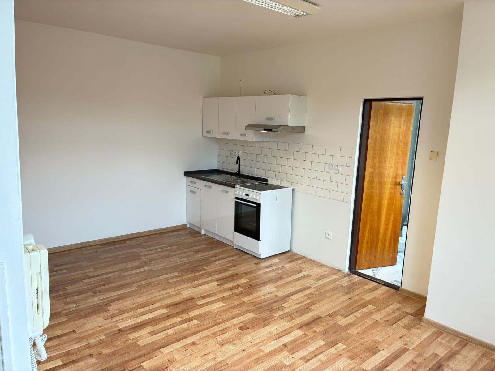 Pronájem bytu 1+kk 27 m², T. G. Masaryka, Karlovy Vary, Karlovarský kraj Pronájem bytu 1+kk 27 m², T. G. Masaryka, Karlovy Vary, Karlovarský kraj