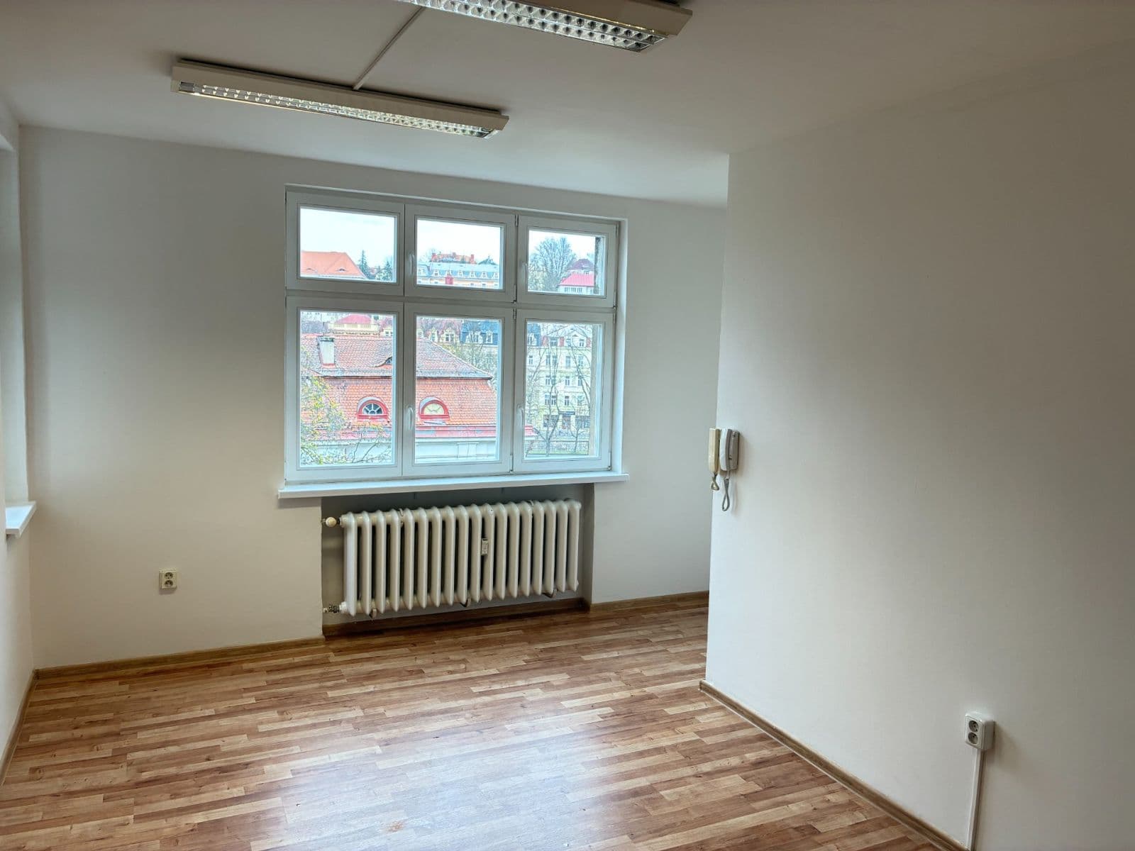 Pronájem bytu 1+kk 27 m², T. G. Masaryka, Karlovy Vary, Karlovarský kraj Pronájem bytu 1+kk 27 m², T. G. Masaryka, Karlovy Vary, Karlovarský kraj