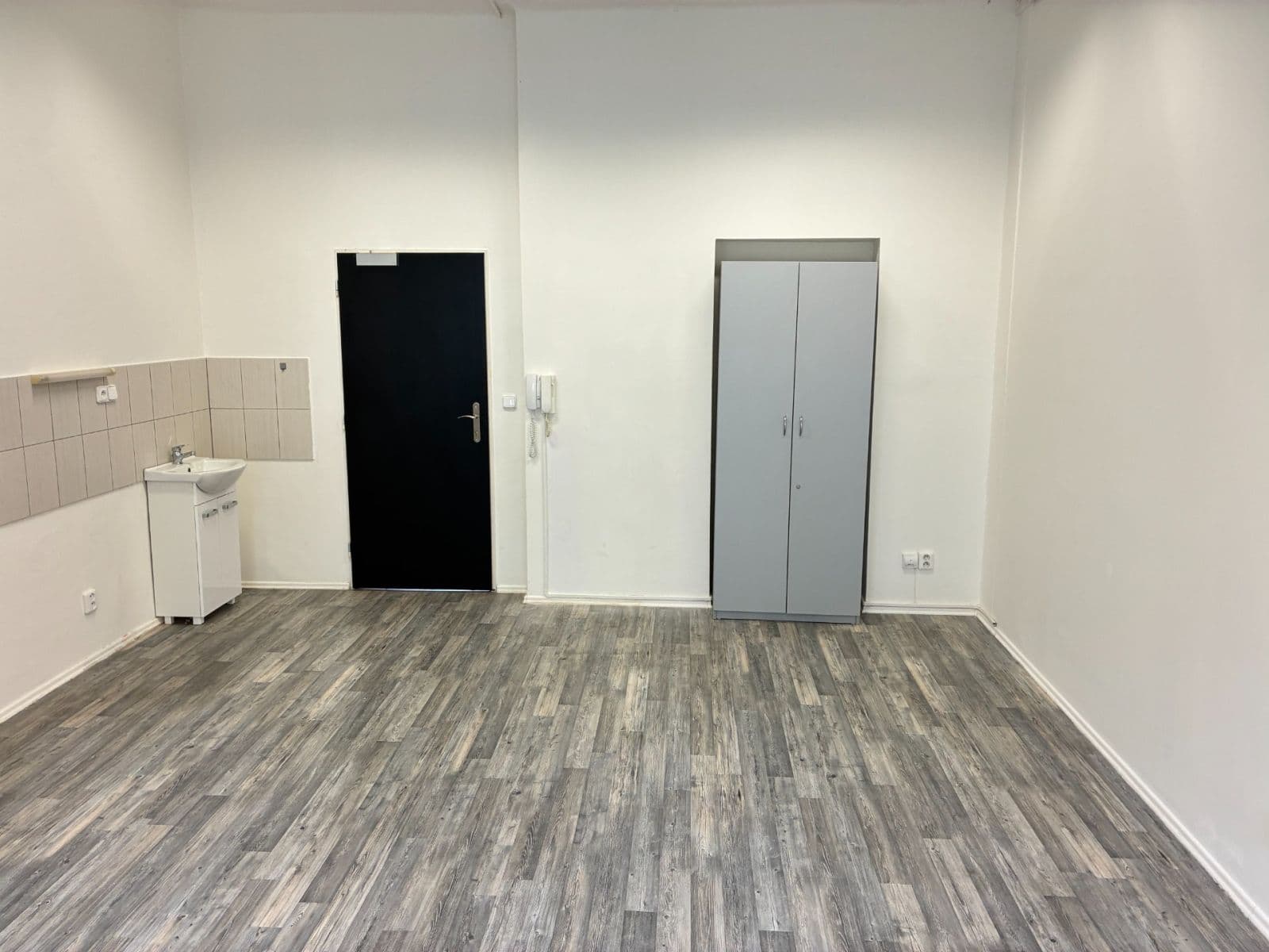 Pronájem nebytového prostoru 30 m², T. G. Masaryka, Karlovy Vary, Karlovarský kraj Pronájem nebytového prostoru 30 m², T. G. Masaryka, Karlovy Vary, Karlovarský kraj