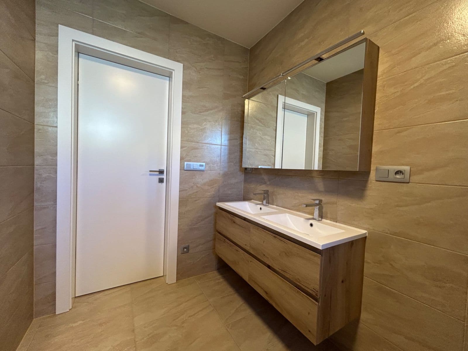 Pronájem bytu 4+kk 115 m², Šlapanice, Jihomoravský kraj Pronájem bytu 4+kk 115 m², Šlapanice, Jihomoravský kraj
