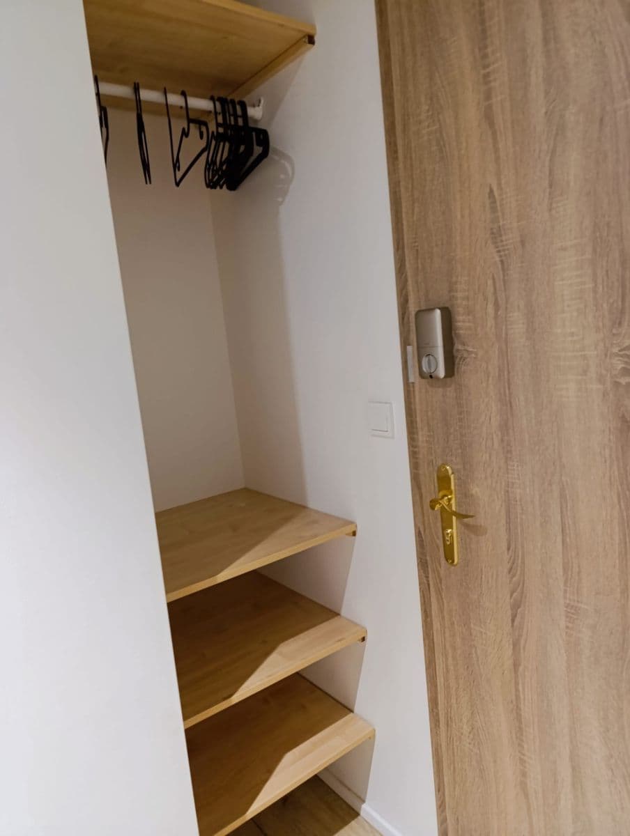 Pronájem bytu 1+kk 31 m², Pražská, Praha, Praha Pronájem bytu 1+kk 31 m², Pražská, Praha, Praha