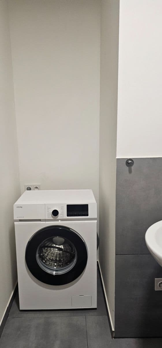 Pronájem bytu 1+kk 25 m², Pražská, Praha, Praha Pronájem bytu 1+kk 25 m², Pražská, Praha, Praha