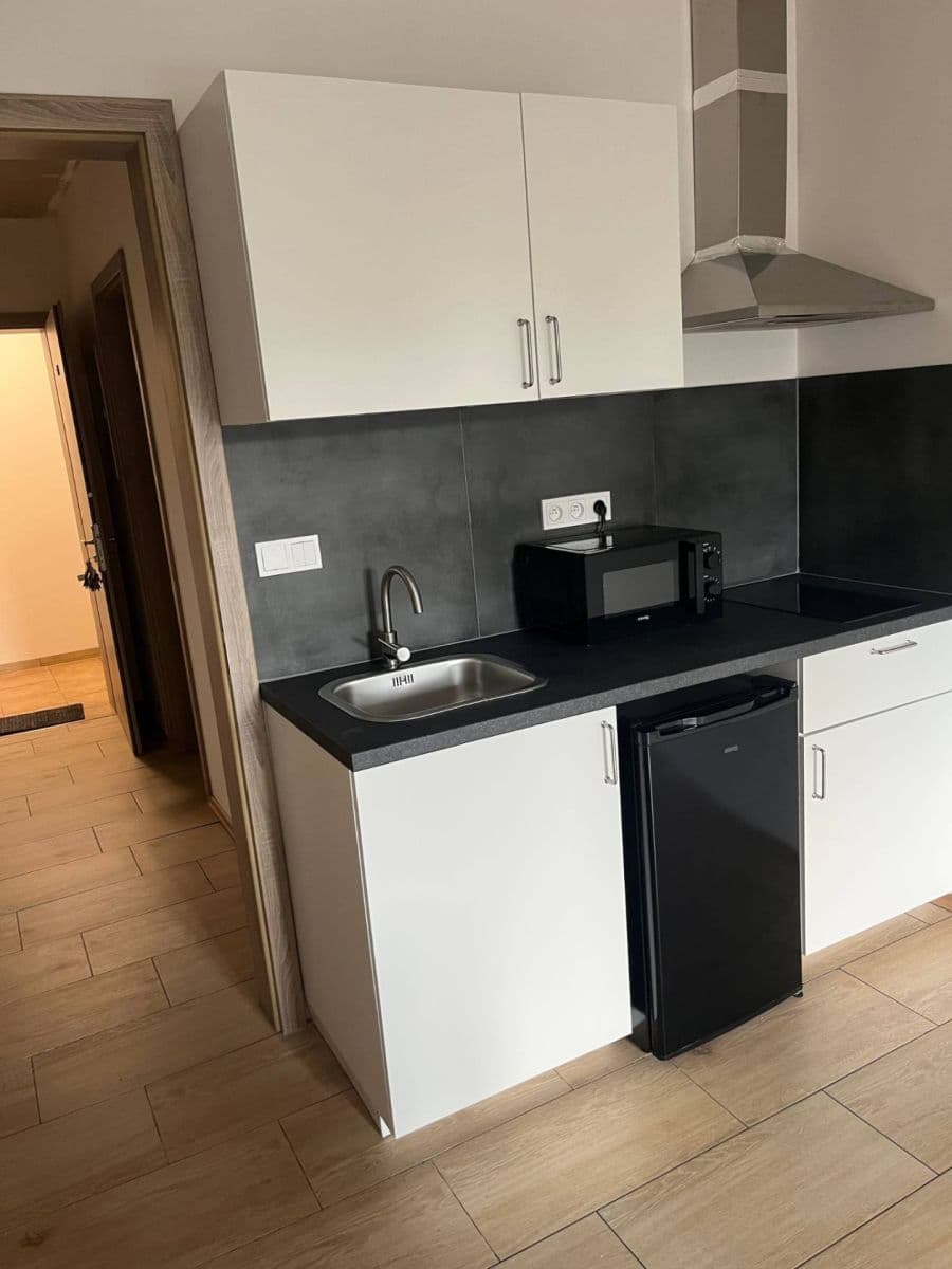 Pronájem bytu 1+kk 25 m², Pražská, Praha, Praha Pronájem bytu 1+kk 25 m², Pražská, Praha, Praha