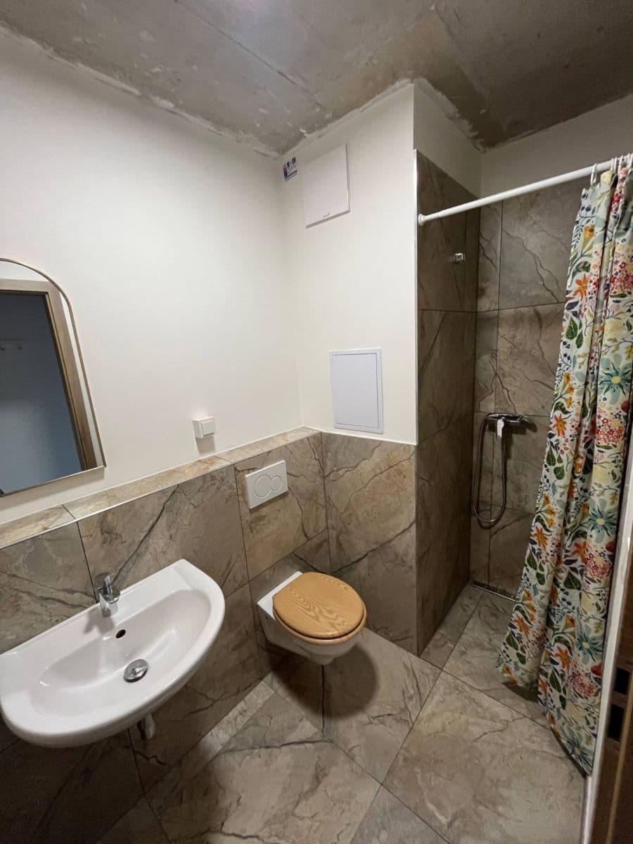 Pronájem bytu 1+kk 25 m², Pražská, Praha, Praha Pronájem bytu 1+kk 25 m², Pražská, Praha, Praha
