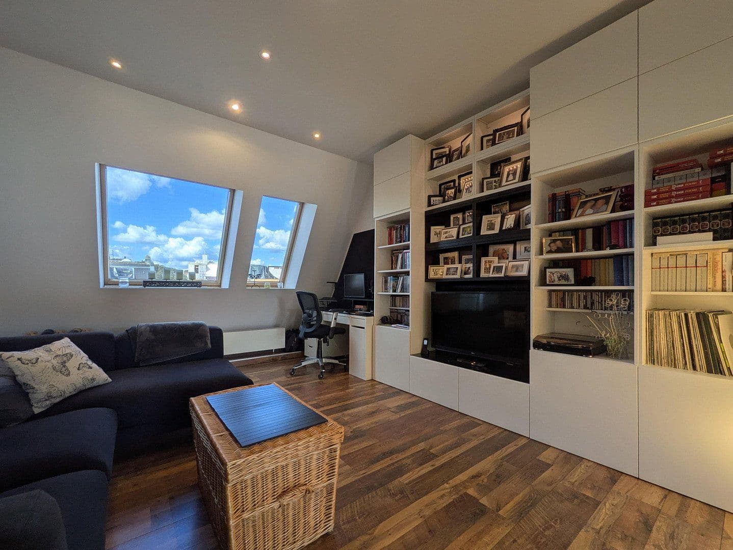 Prodej bytu 4+1 106 m², Berlin, Berlín Prodej bytu 4+1 106 m², Berlin, Berlín
