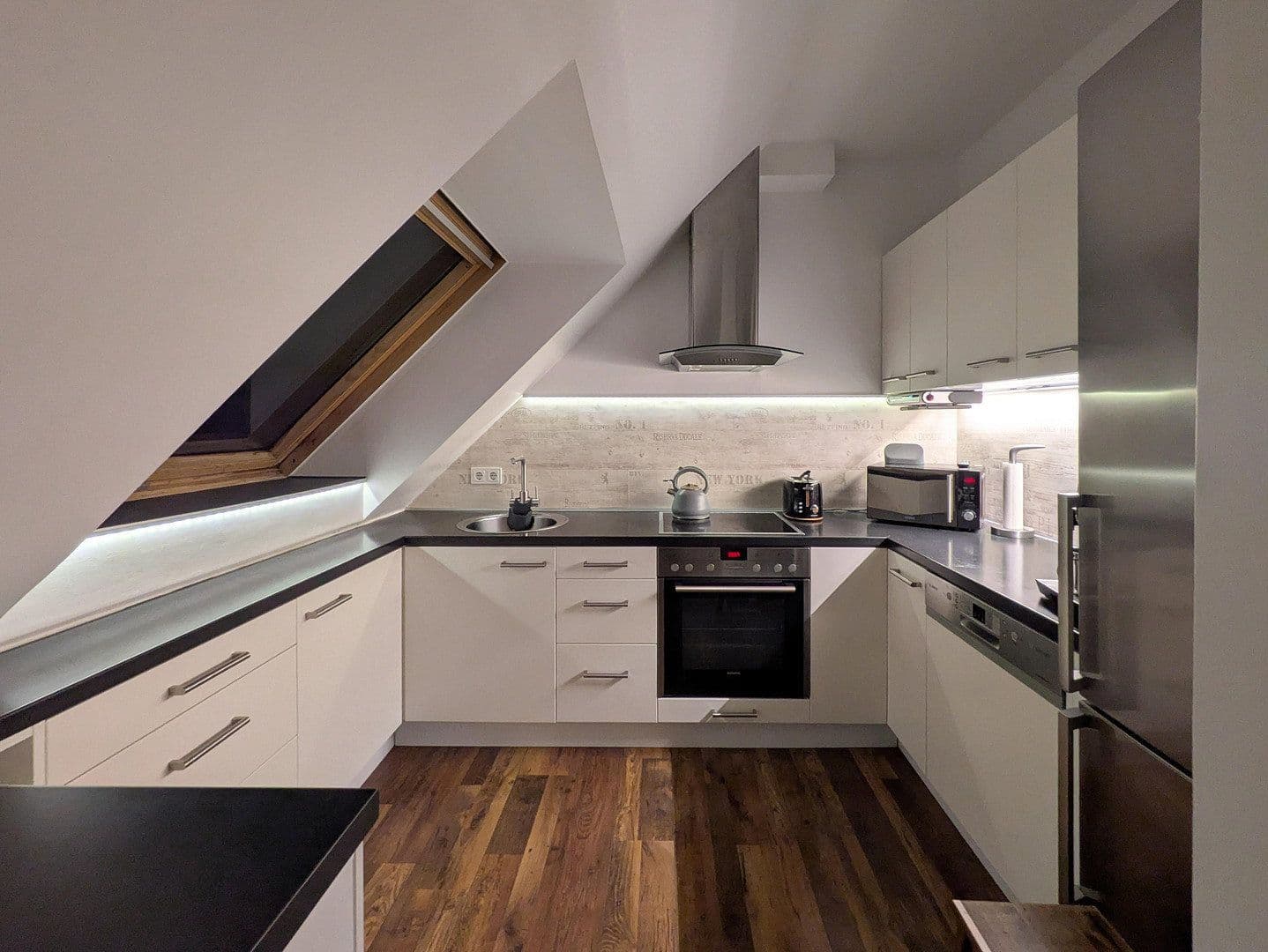 Prodej bytu 4+1 106 m², Berlin, Berlín Prodej bytu 4+1 106 m², Berlin, Berlín