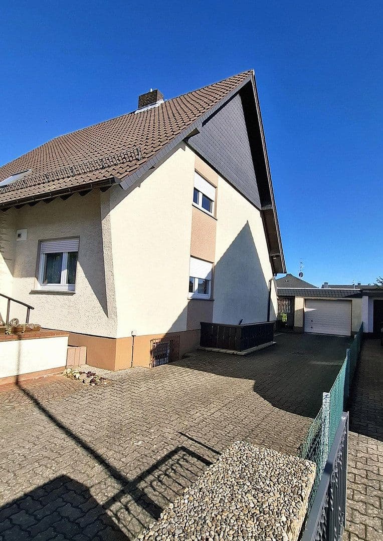 Prodej domu 177 m², pozemek 778 m², Lindenstr. 22, Hasselroth, Hessen Prodej domu 177 m², pozemek 778 m², Lindenstr. 22, Hasselroth, Hessen