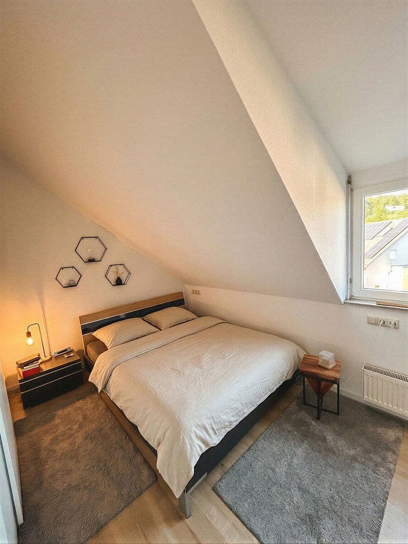 Pronájem bytu 3+1 77 m², Saarstr. 59, Kirchheim unter Teck, Bádensko-Württembersko Pronájem bytu 3+1 77 m², Saarstr. 59, Kirchheim unter Teck, Bádensko-Württembersko