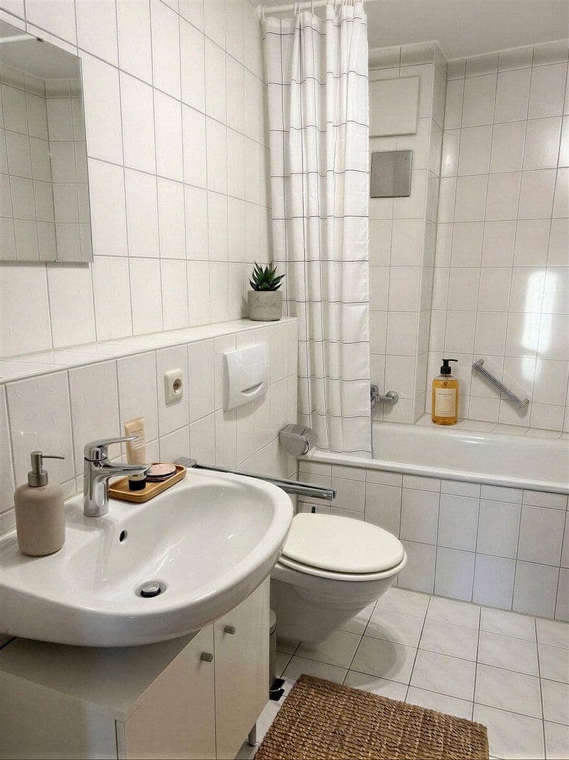 Pronájem bytu 3+1 77 m², Saarstr. 59, Kirchheim unter Teck, Bádensko-Württembersko Pronájem bytu 3+1 77 m², Saarstr. 59, Kirchheim unter Teck, Bádensko-Württembersko