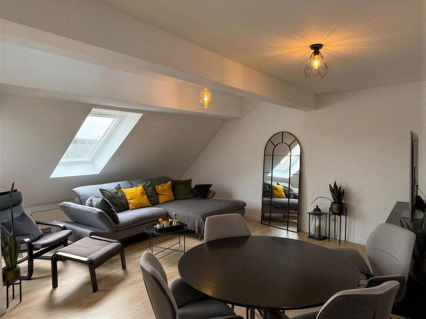 Pronájem bytu 3+1 77 m², Saarstr. 59, Kirchheim unter Teck, Bádensko-Württembersko Pronájem bytu 3+1 77 m², Saarstr. 59, Kirchheim unter Teck, Bádensko-Württembersko