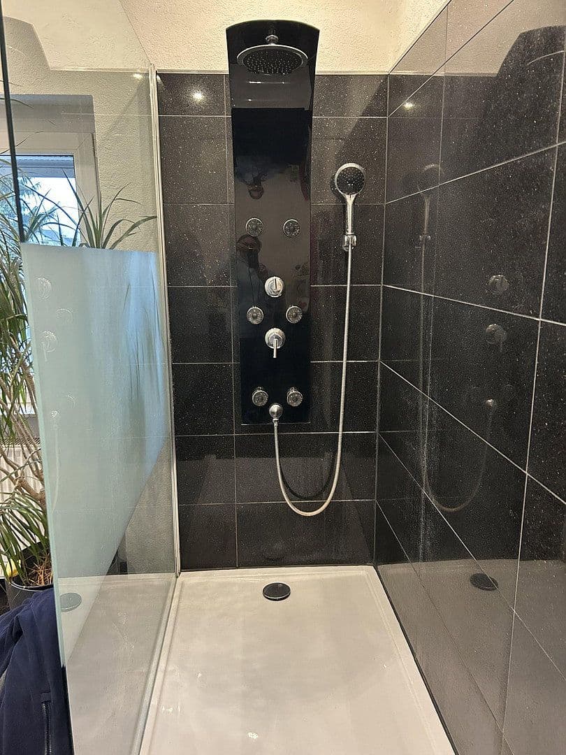 Pronájem bytu 5+1 140 m², Brühl, Bádensko-Württembersko Pronájem bytu 5+1 140 m², Brühl, Bádensko-Württembersko