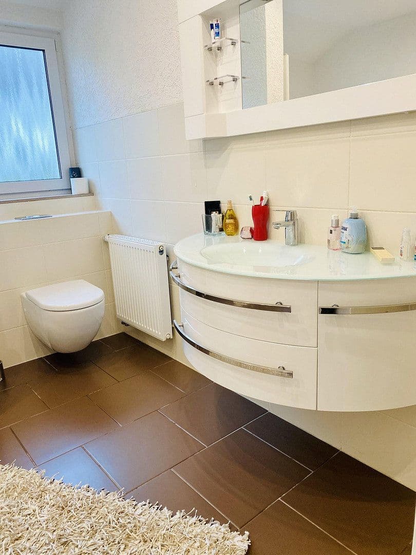 Prodej domu 240 m², pozemek 982 m², Hessisch Oldendorf, Dolní Sasko Prodej domu 240 m², pozemek 982 m², Hessisch Oldendorf, Dolní Sasko