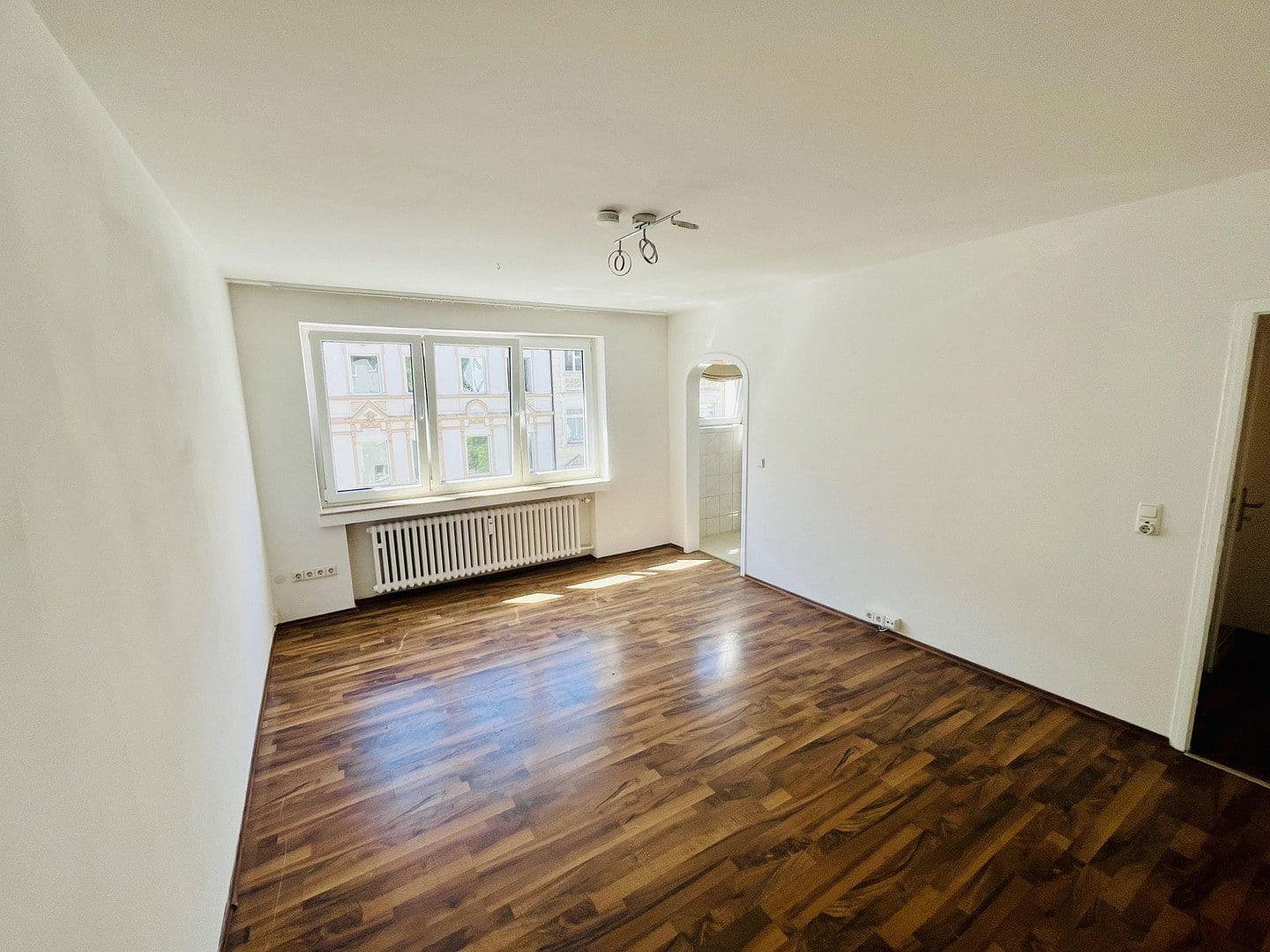 Prodej bytu 1+1 33 m², Köln, Severní Porýní-Vestfálsko Prodej bytu 1+1 33 m², Köln, Severní Porýní-Vestfálsko