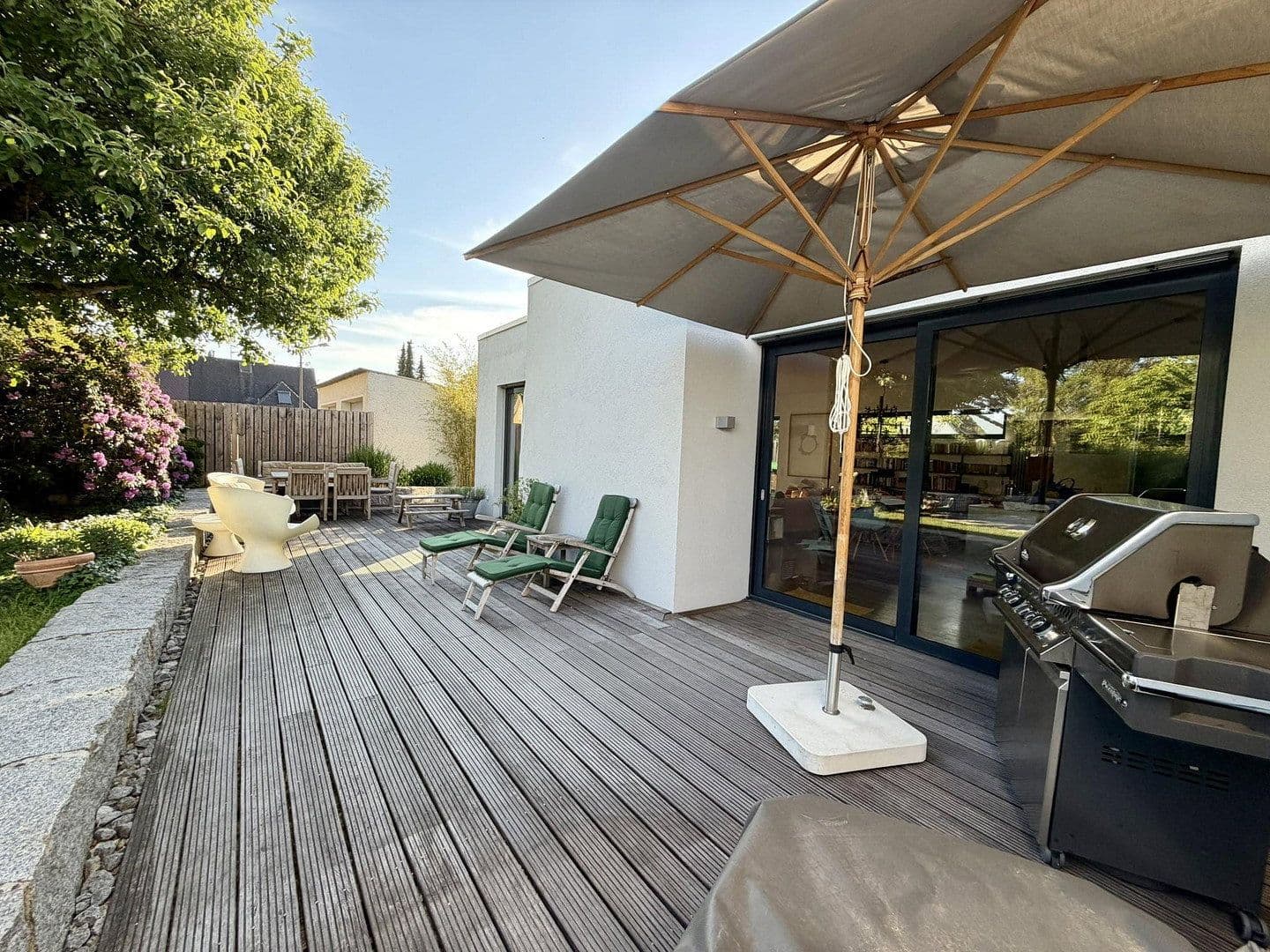 Prodej domu 202 m², pozemek 700 m², Vogelherdstraße 11, Rückersdorf, Bavorsko Prodej domu 202 m², pozemek 700 m², Vogelherdstraße 11, Rückersdorf, Bavorsko