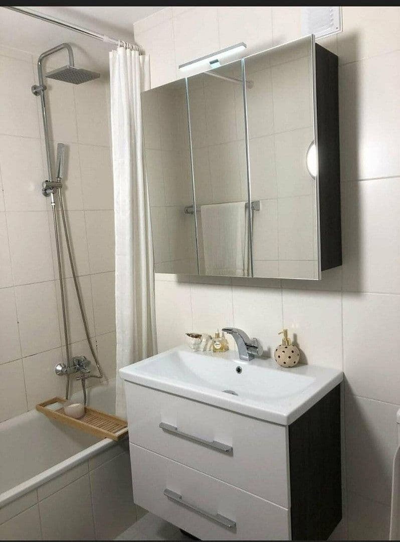 Pronájem bytu 3+1 67 m², Bauverein str 23, Nürnberg, Bavorsko Pronájem bytu 3+1 67 m², Bauverein str 23, Nürnberg, Bavorsko