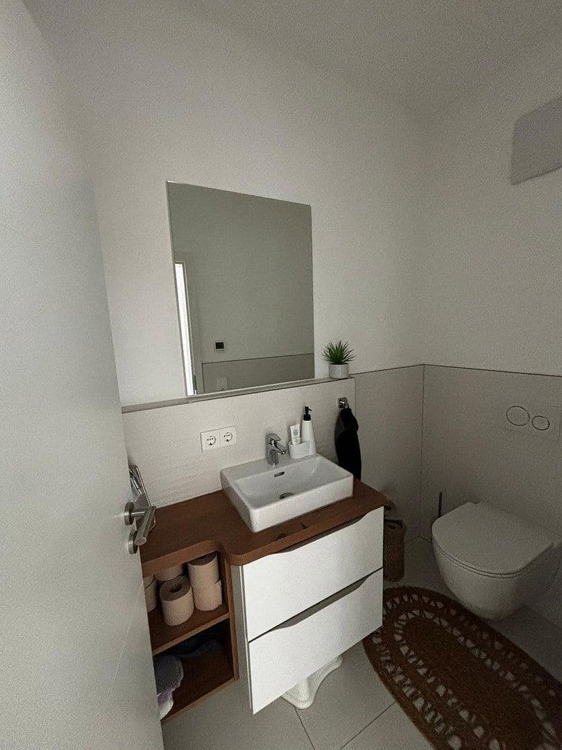 Pronájem bytu 3+1 95 m², Güldensteinstraße 50, Heilbronn, Bádensko-Württembersko Pronájem bytu 3+1 95 m², Güldensteinstraße 50, Heilbronn, Bádensko-Württembersko