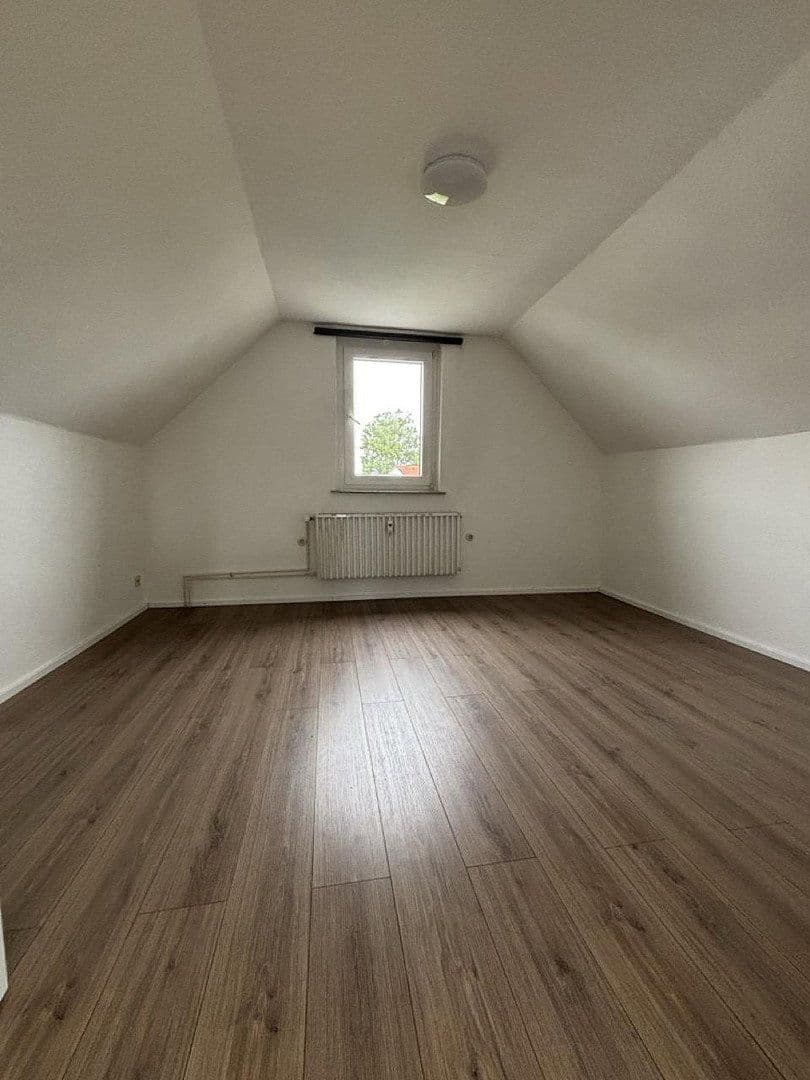 Pronájem bytu 4+1 82 m², Taunusstraße 33, Oberursel (Taunus), Hessen Pronájem bytu 4+1 82 m², Taunusstraße 33, Oberursel (Taunus), Hessen