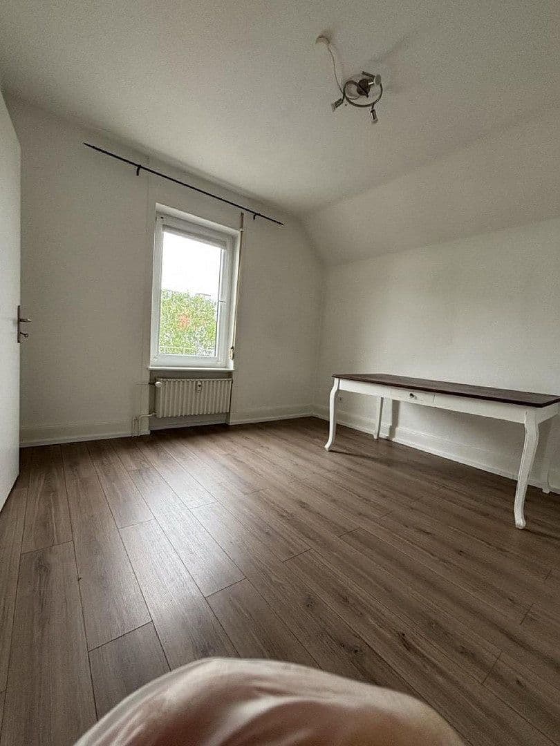 Pronájem bytu 4+1 82 m², Taunusstraße 33, Oberursel (Taunus), Hessen Pronájem bytu 4+1 82 m², Taunusstraße 33, Oberursel (Taunus), Hessen
