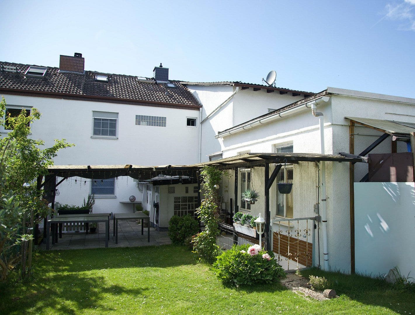 Prodej domu 253 m², pozemek 695 m², Höhenweg 25, Karben, Hessen Prodej domu 253 m², pozemek 695 m², Höhenweg 25, Karben, Hessen