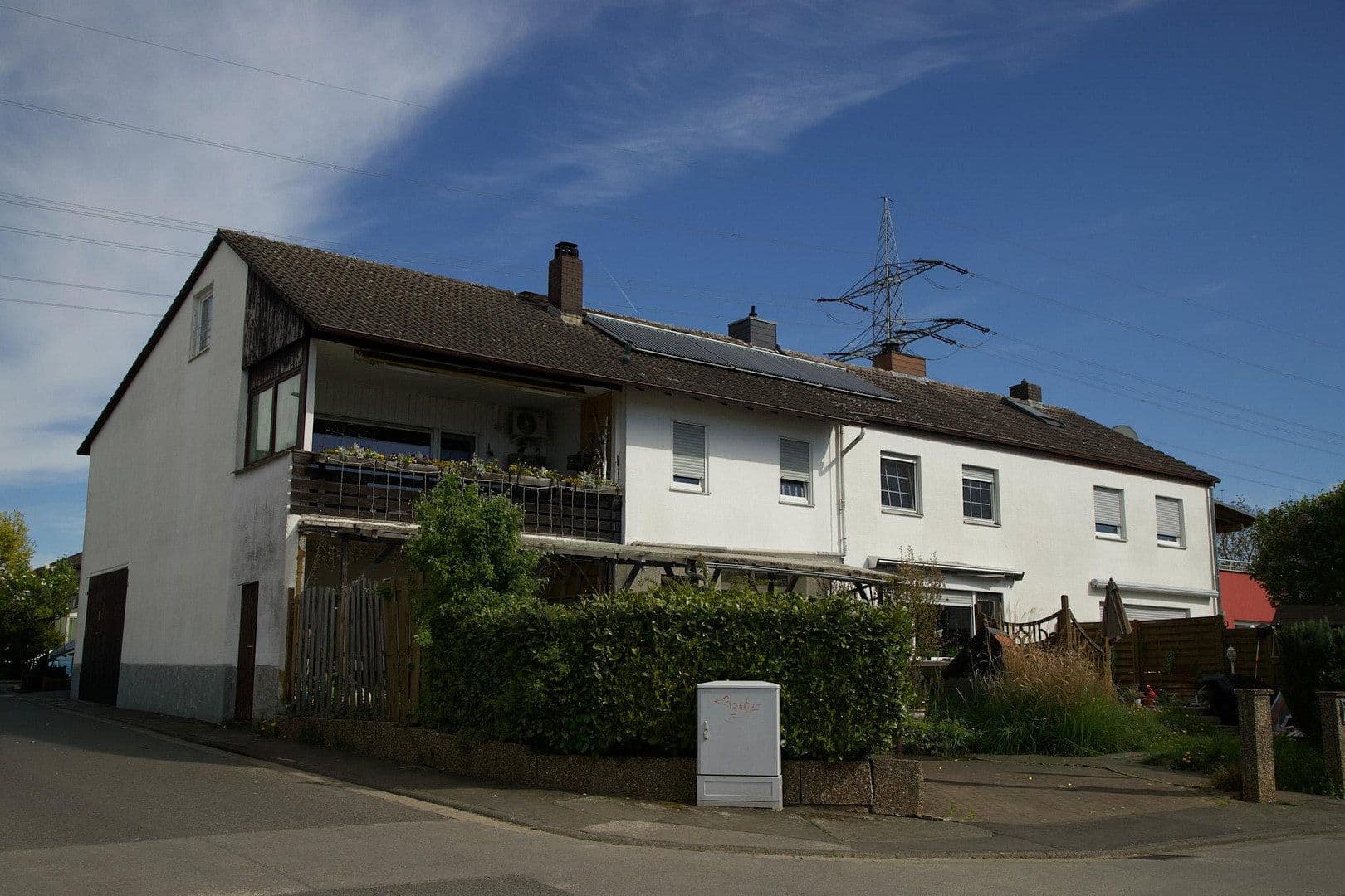 Prodej domu 253 m², pozemek 695 m², Höhenweg 25, Karben, Hessen Prodej domu 253 m², pozemek 695 m², Höhenweg 25, Karben, Hessen