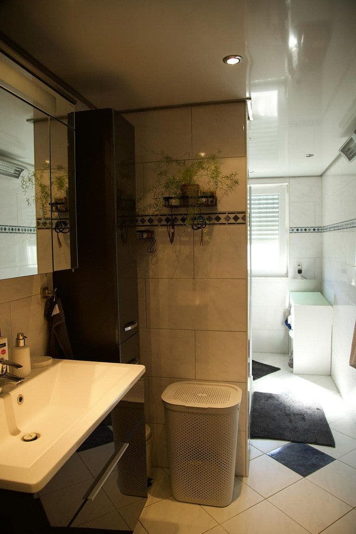Prodej domu 253 m², pozemek 695 m², Höhenweg 25, Karben, Hessen Prodej domu 253 m², pozemek 695 m², Höhenweg 25, Karben, Hessen