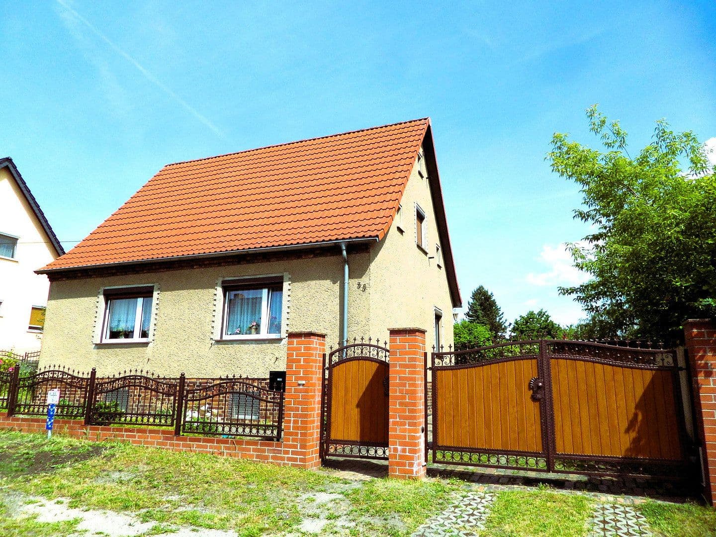Prodej domu 94 m², pozemek 1.120 m², Lauchhammer, Braniborsko Prodej domu 94 m², pozemek 1.120 m², Lauchhammer, Braniborsko