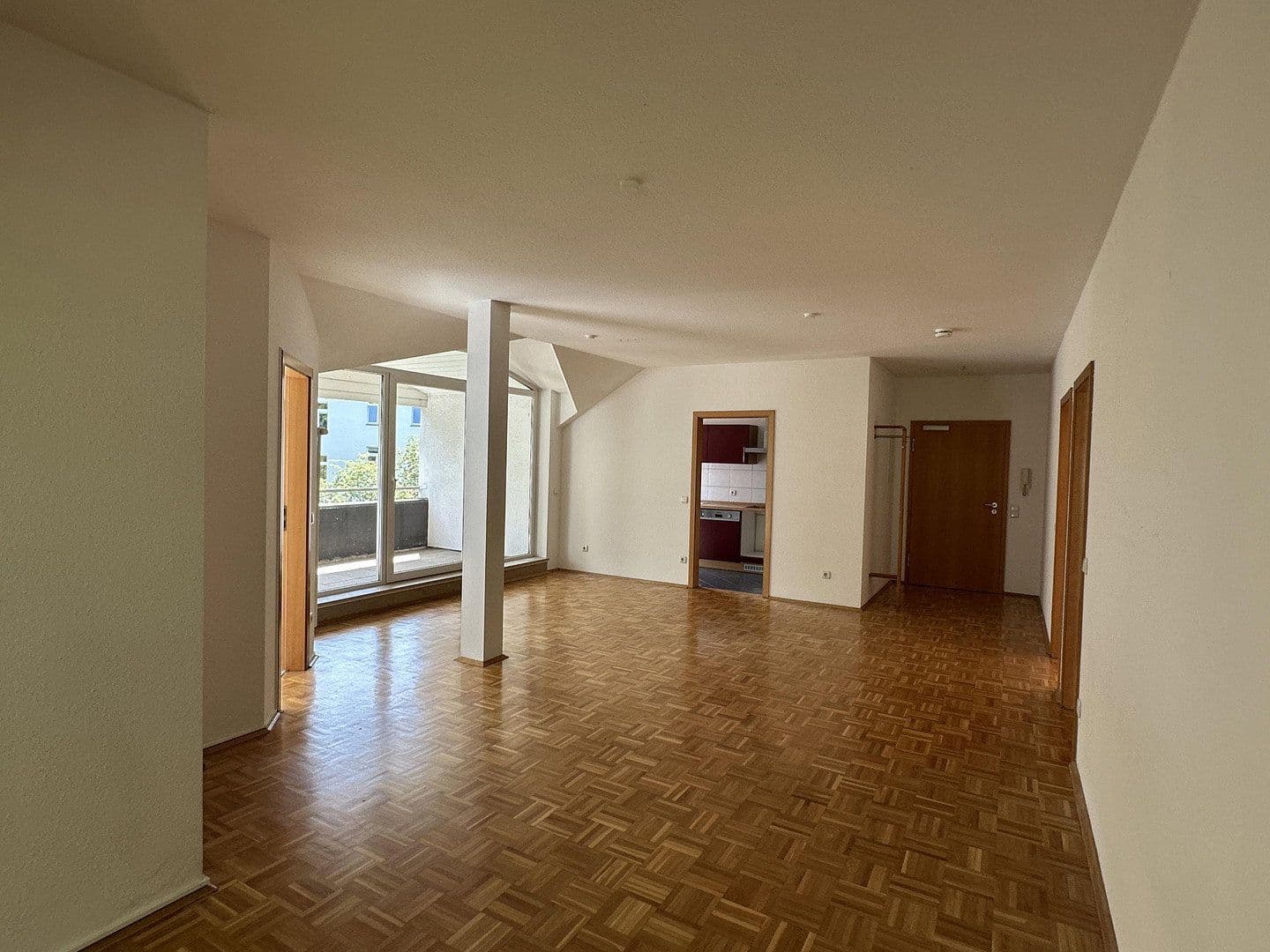 Pronájem bytu 3+1 106 m², Landgraf-Karl-Straße 19 A, Kassel, Hessen Pronájem bytu 3+1 106 m², Landgraf-Karl-Straße 19 A, Kassel, Hessen