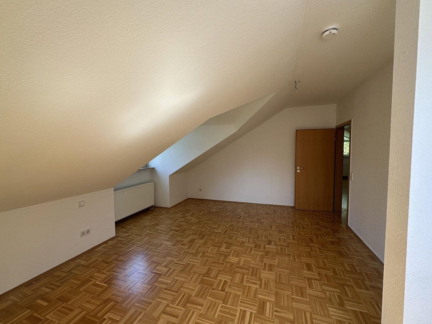 Pronájem bytu 3+1 106 m², Landgraf-Karl-Straße 19 A, Kassel, Hessen Pronájem bytu 3+1 106 m², Landgraf-Karl-Straße 19 A, Kassel, Hessen
